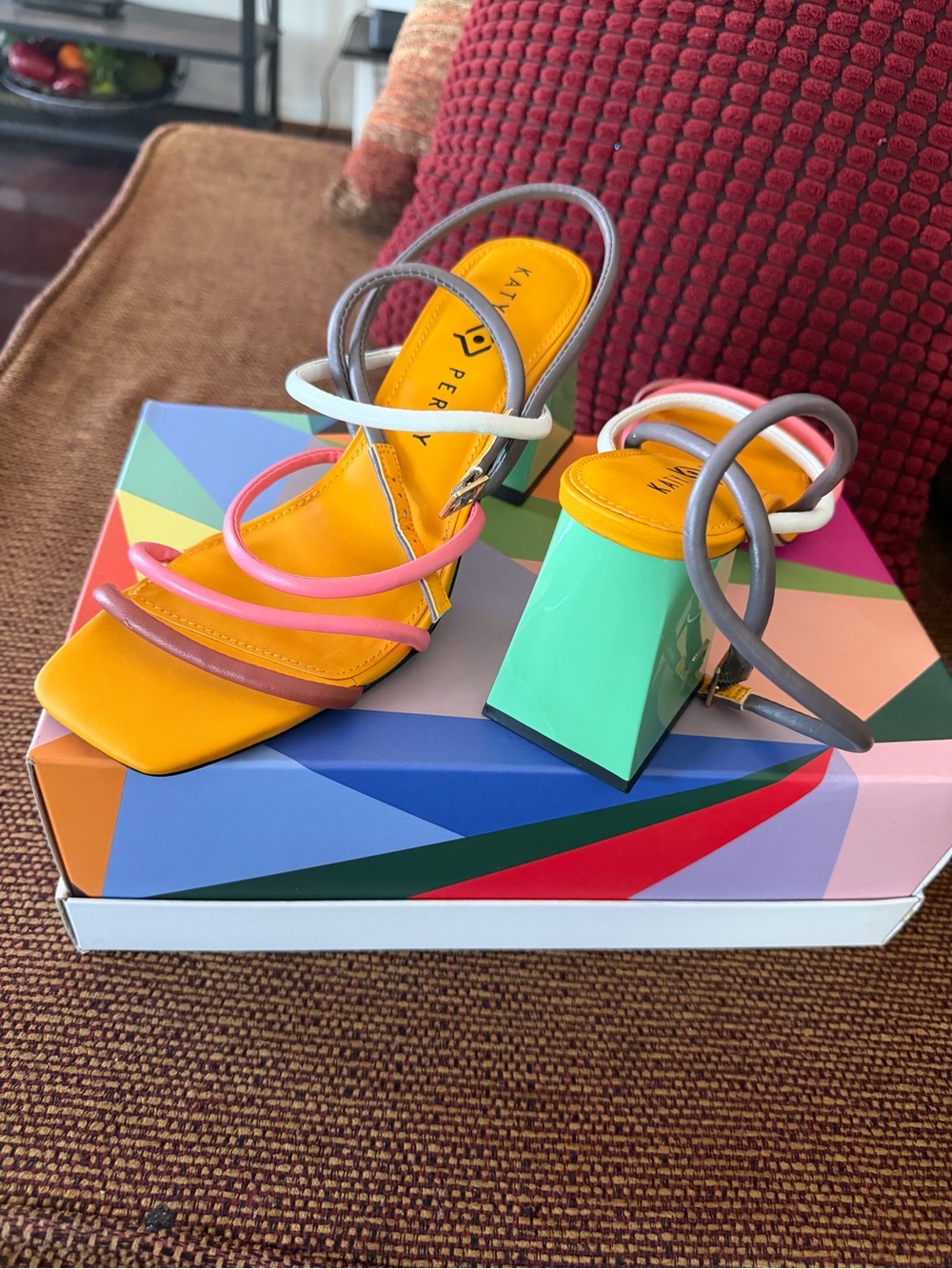 Katy Perry Collections White Box with Peach Logo - Picture 4 of 5